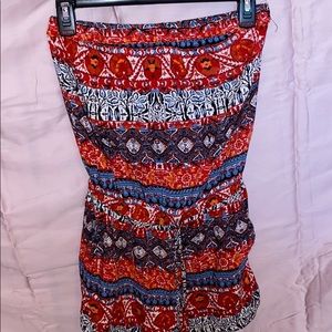Patterned strapless romper